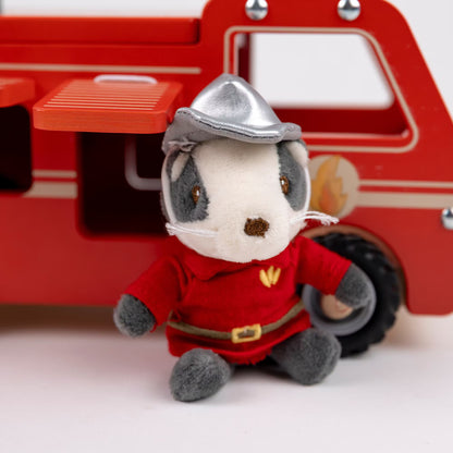 Stor brandbil i trä med förare och tillbehör – Minifriends, från 18 månader