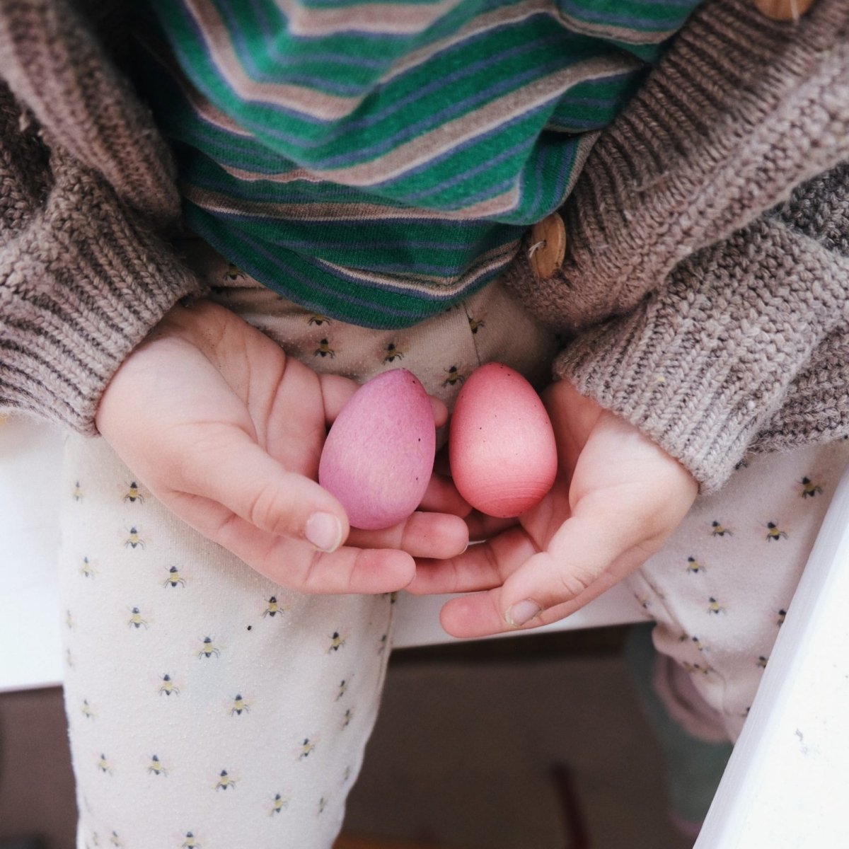 Färgglada ägg i trä - Väderstads Leksaker