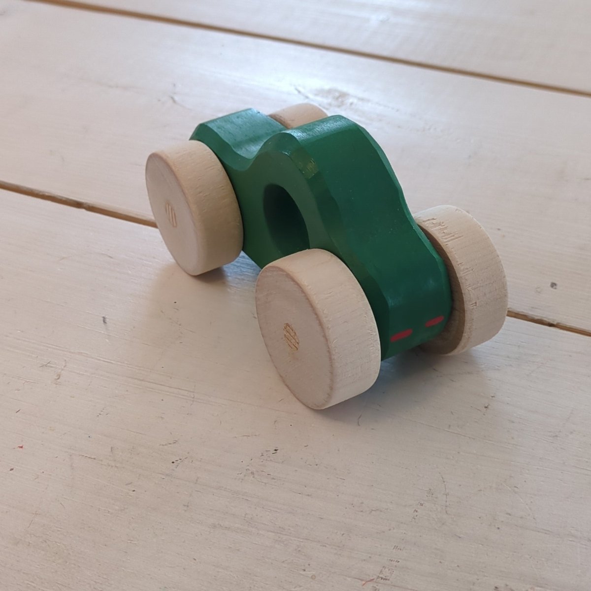Grön Handgjord Bil i Björk 12cm - Väderstads Leksaker