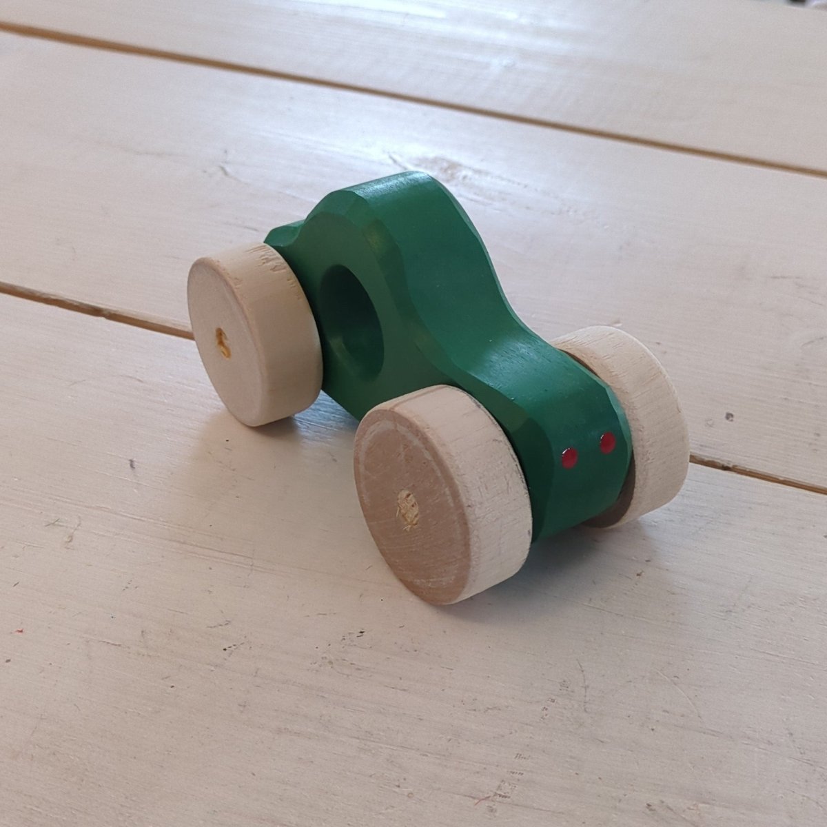 Grön Handgjord Bil i Björk 12cm - Väderstads Leksaker
