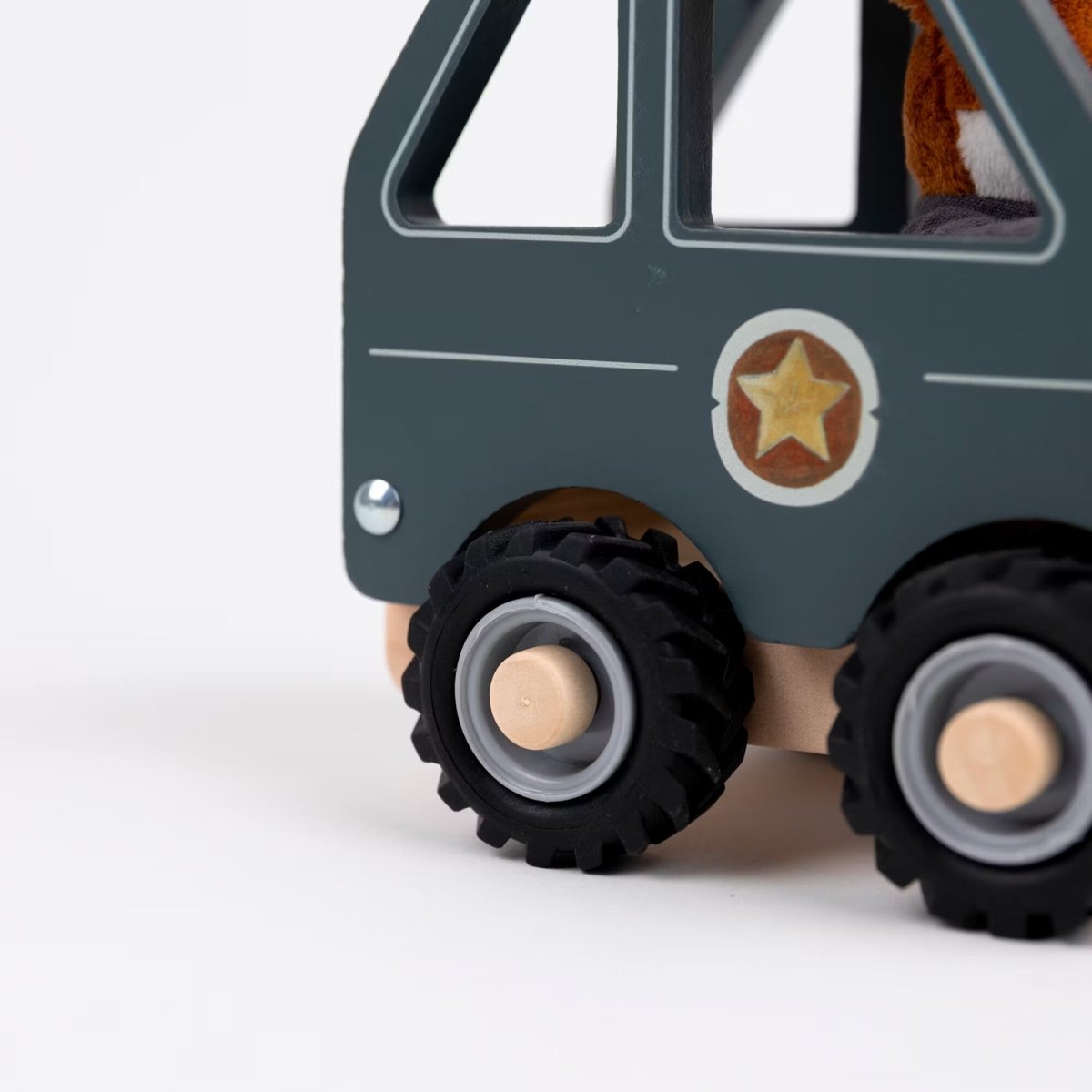Polisbil i trä med konstapel – Minifriends - Väderstads Leksaker